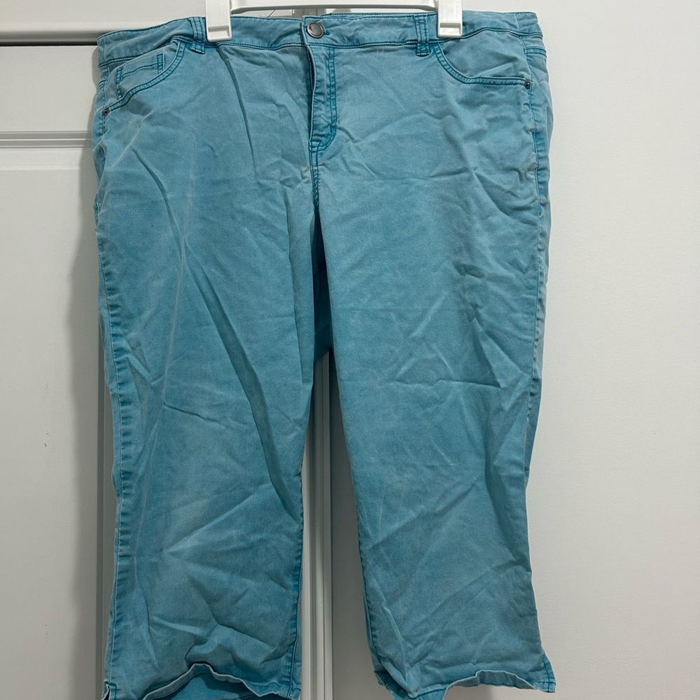 Women’s blue capris